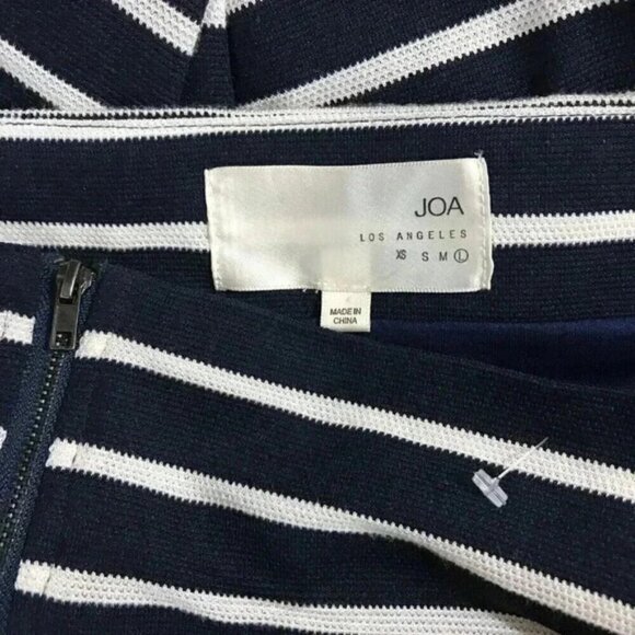 JOA LA Navy Striped Zip Front Pencil Skirt NWOT Size Large - Picture 9 of 11